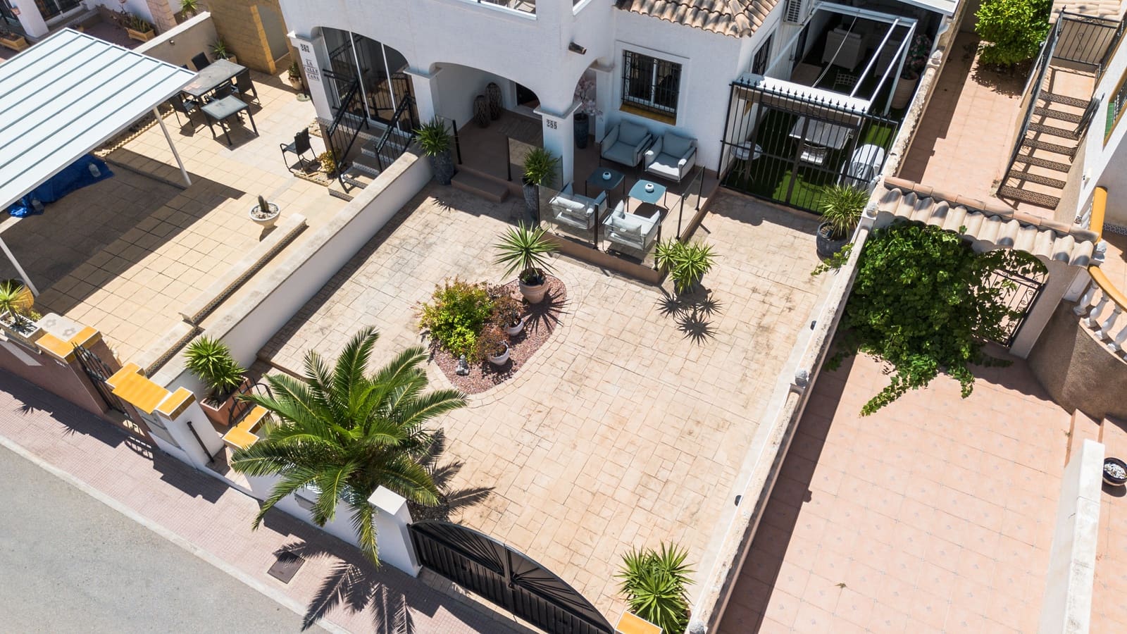 2 soverom Kjedet enebolig til salgs i La Marina med svømmebasseng - € 210 000 (Ref: 9891418)