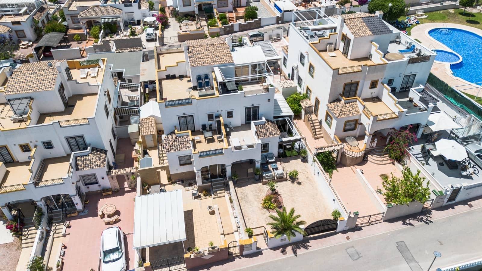 2 soverom Kjedet enebolig til salgs i La Marina med svømmebasseng - € 210 000 (Ref: 9891418)