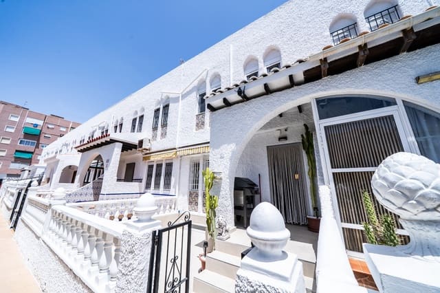 3 sypialnia Dom szeregowy na sprzedaż w La Mata, Torrevieja z basenem - 219 000 € (Ref: 9925165)
