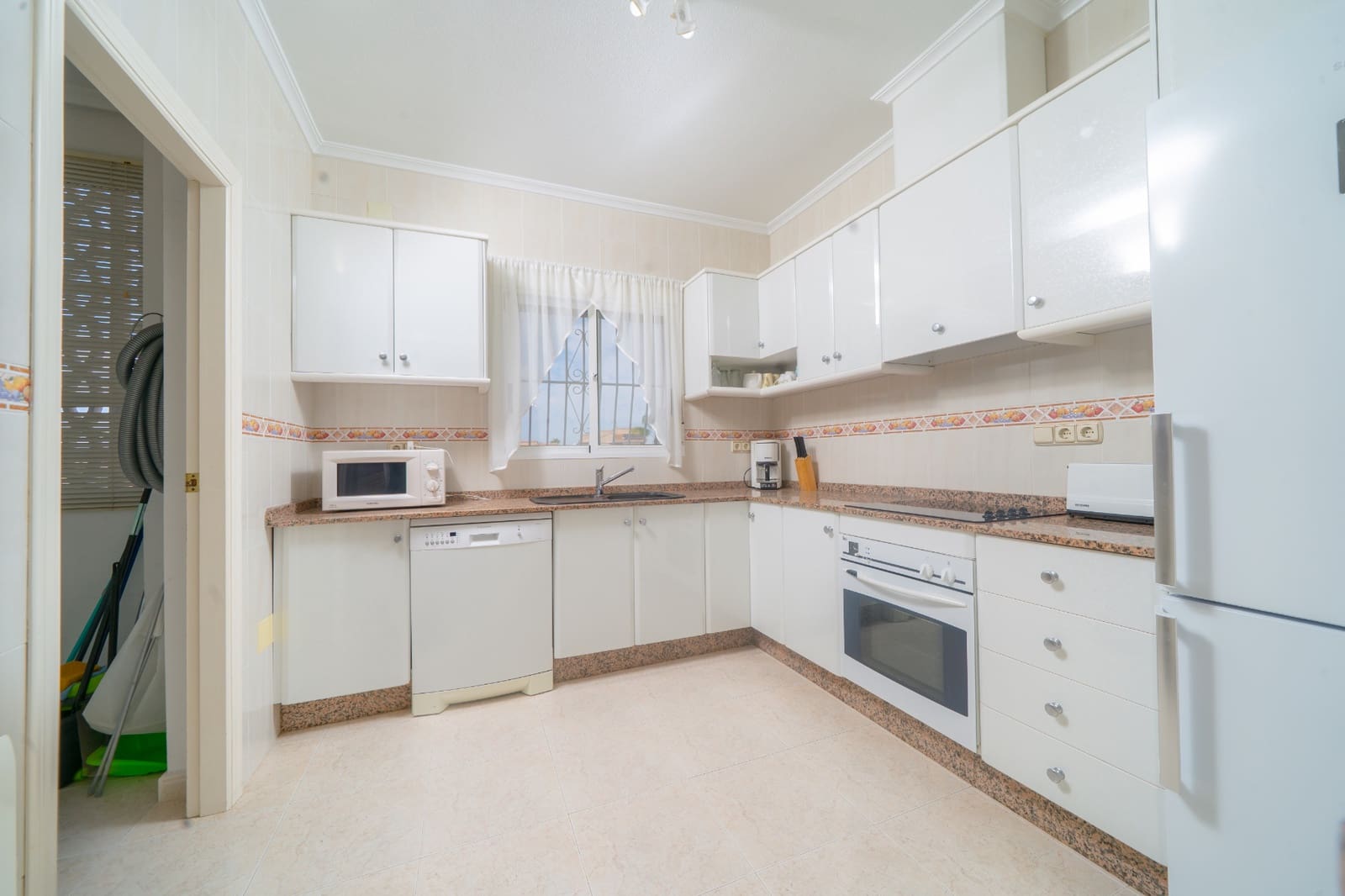 3 soveværelse Villa til salg i La Marina med swimmingpool garage - € 440.000 (Ref: 9953382)