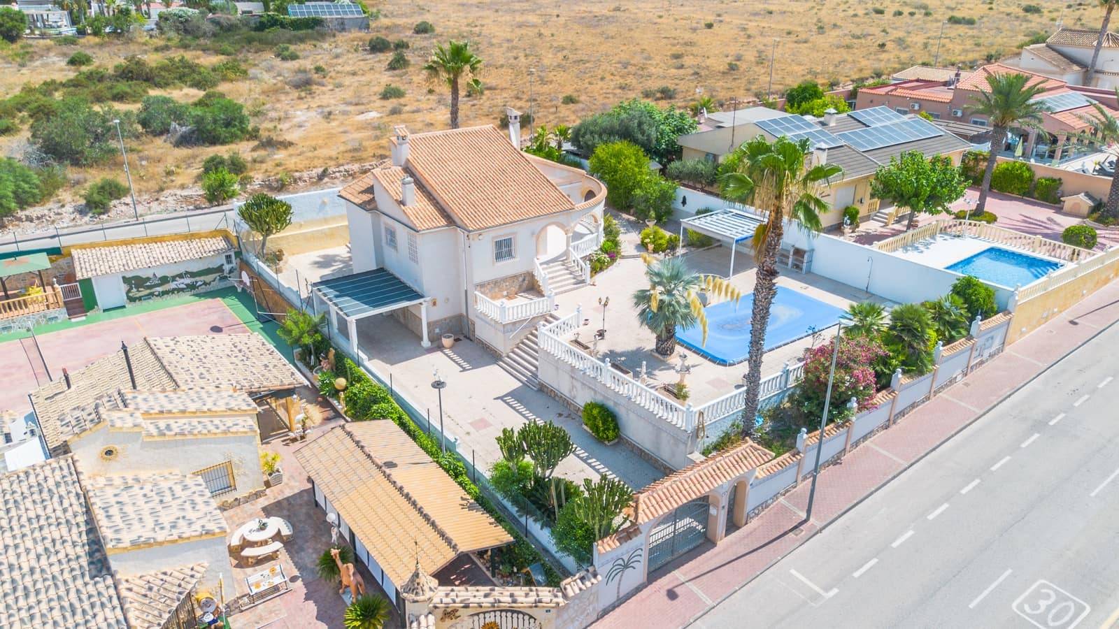 3 soveværelse Villa til salg i La Marina med swimmingpool garage - € 440.000 (Ref: 9953382)