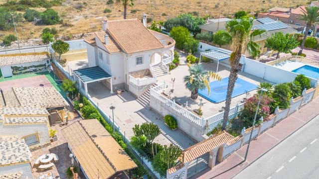 3 soveværelse Villa til salg i La Marina, Elche / Elx med swimmingpool garage - € 440.000 (Ref: 9953382)