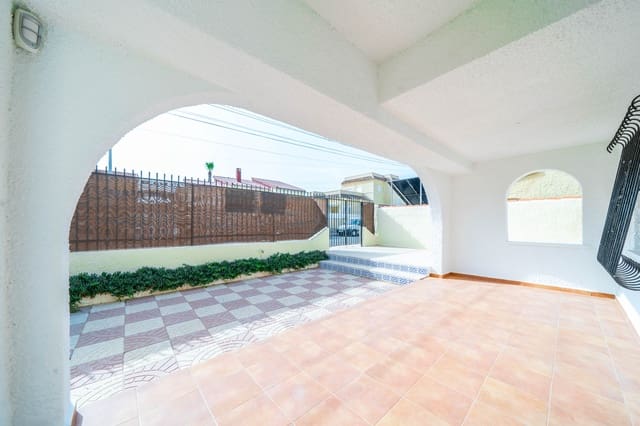 3 soverom Villa til salgs i La Marina, Elche / Elx med svømmebasseng - € 225 000 (Ref: 9968626)