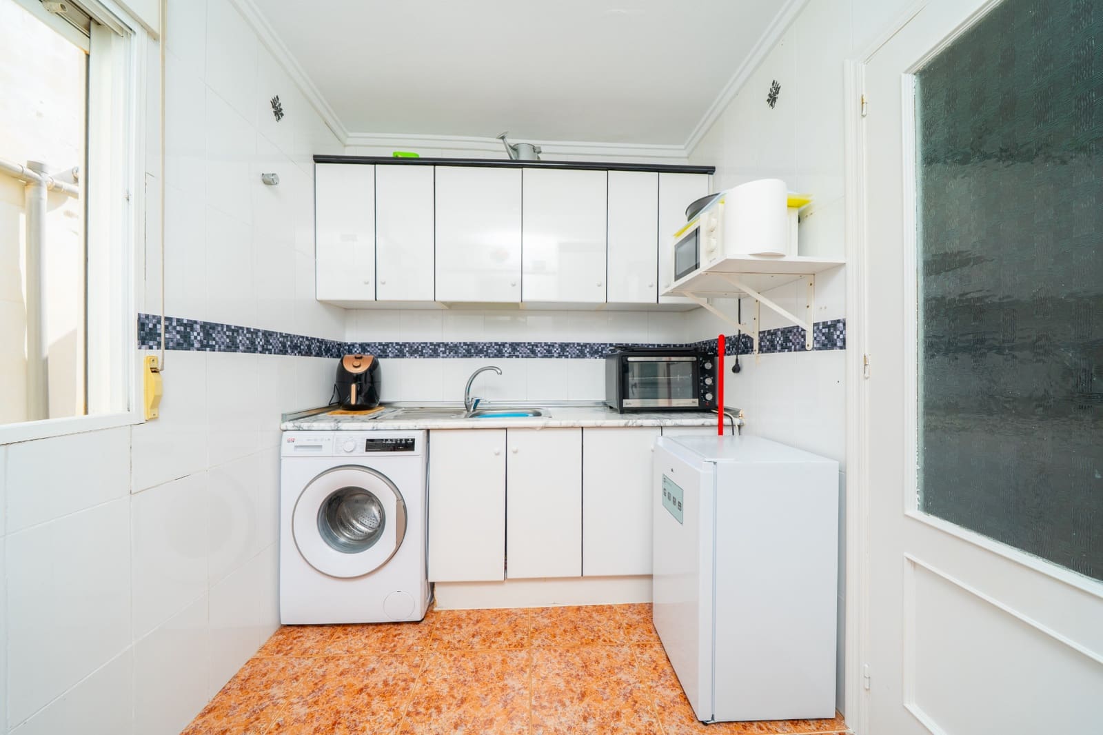2 soverom Leilighet til salgs i La Marina med svømmebasseng - € 129 950 (Ref: 9989890)