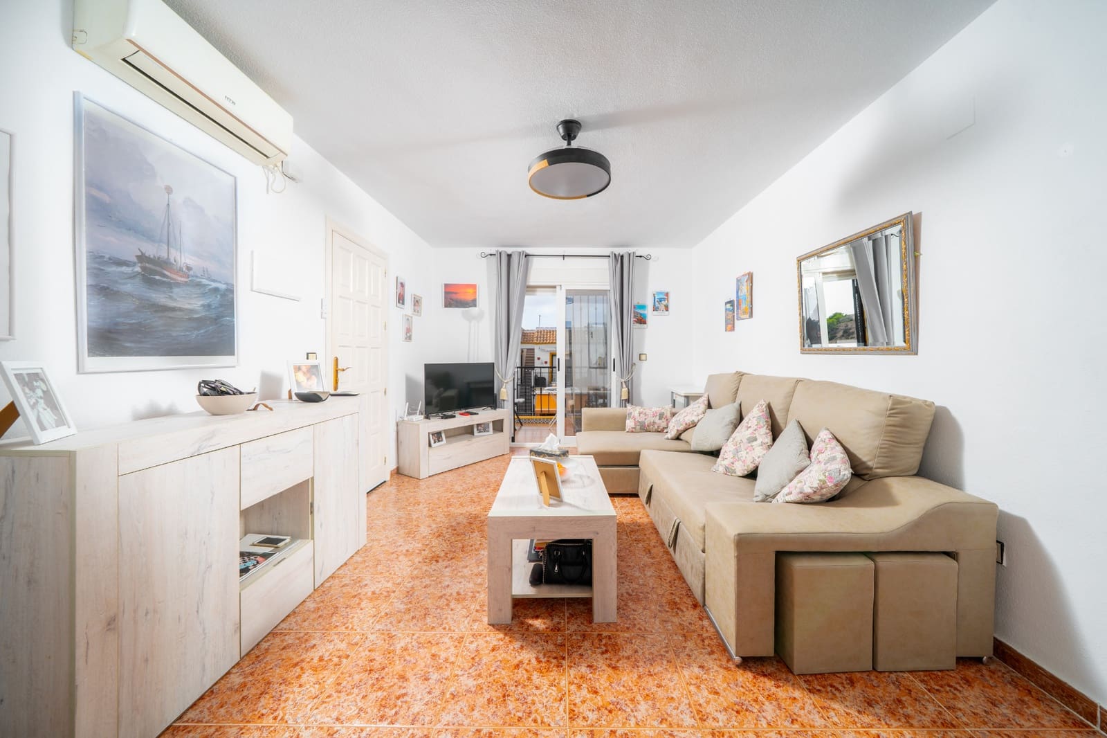 2 soverom Leilighet til salgs i La Marina med svømmebasseng - € 129 950 (Ref: 9989890)