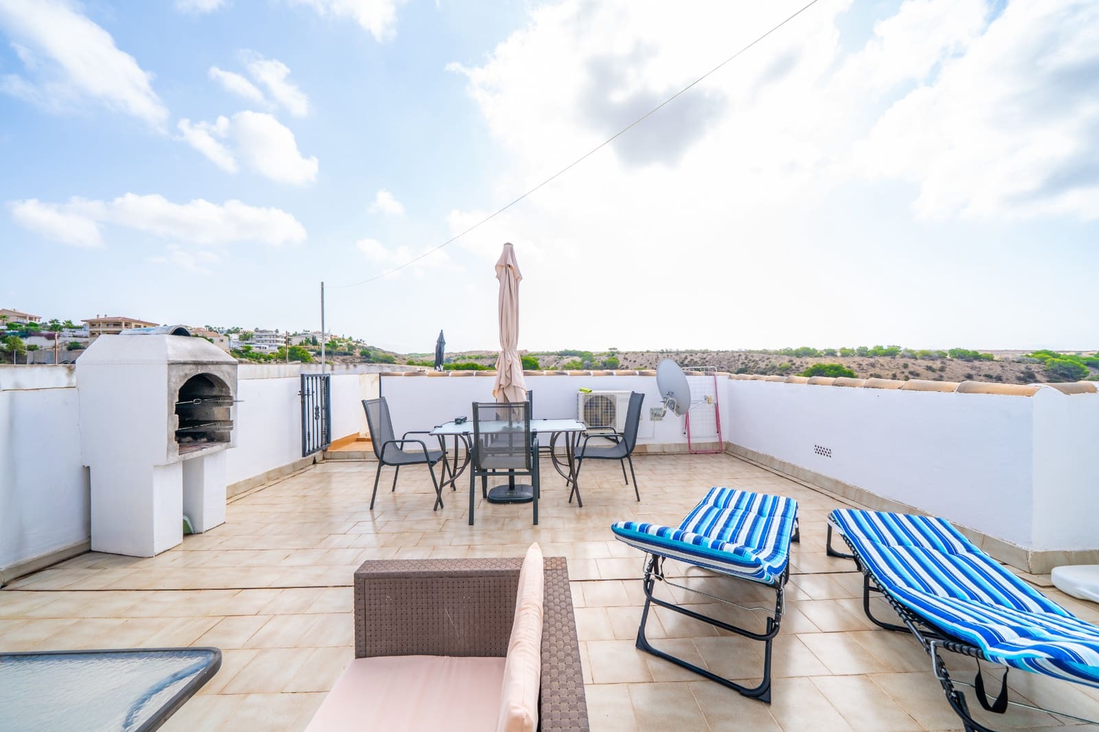 2 soverom Leilighet til salgs i La Marina med svømmebasseng - € 129 950 (Ref: 9989890)