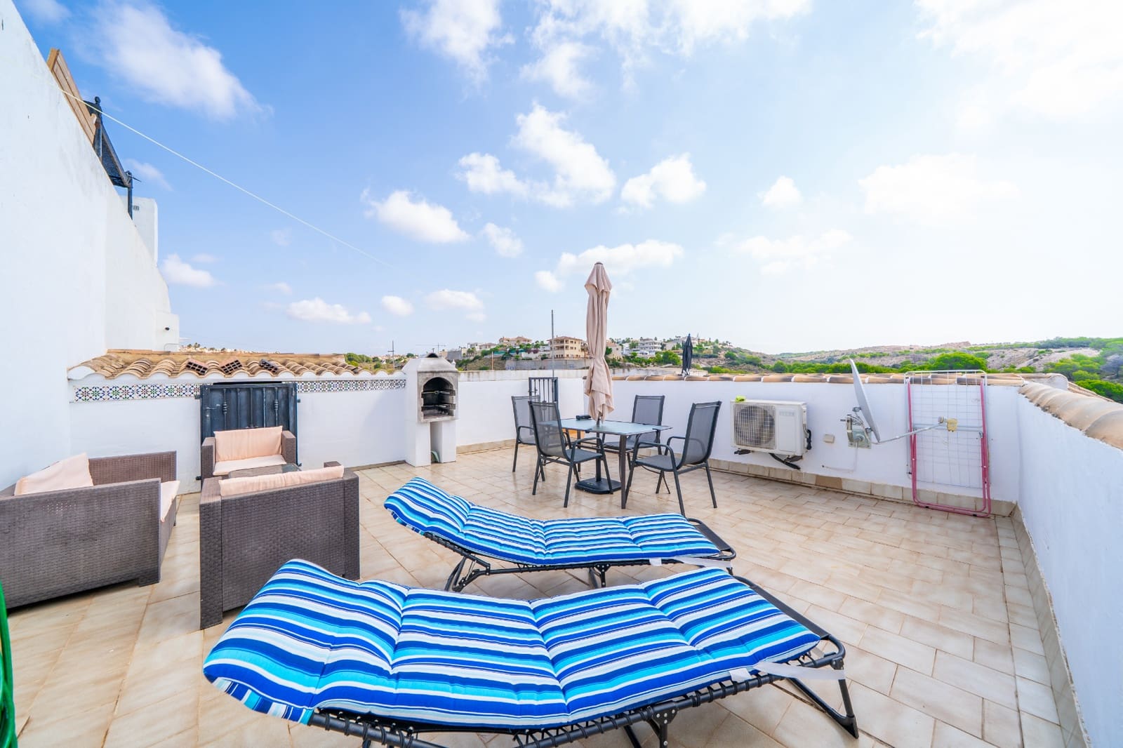 2 soverom Leilighet til salgs i La Marina med svømmebasseng - € 129 950 (Ref: 9989890)