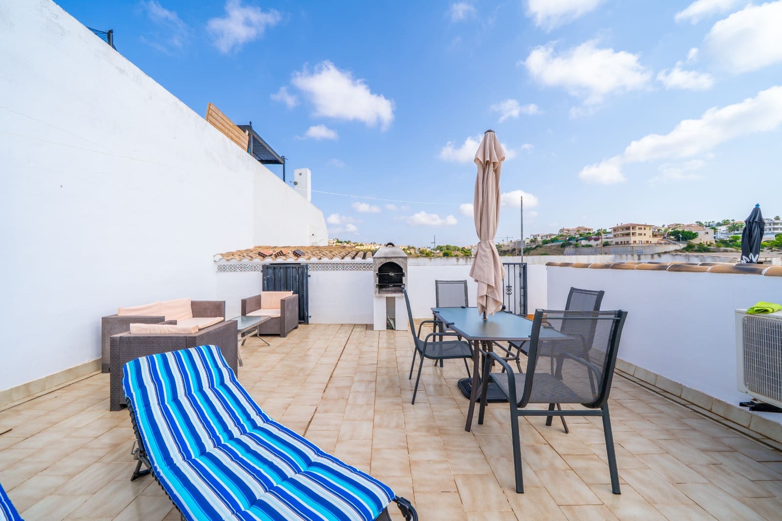 2 soverom Leilighet til salgs i La Marina med svømmebasseng - € 129 950 (Ref: 9989890)