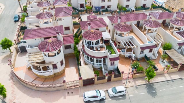 5 soverom Villa til salgs i La Marina, Elche / Elx med svømmebasseng - € 310 000 (Ref: 9997649)