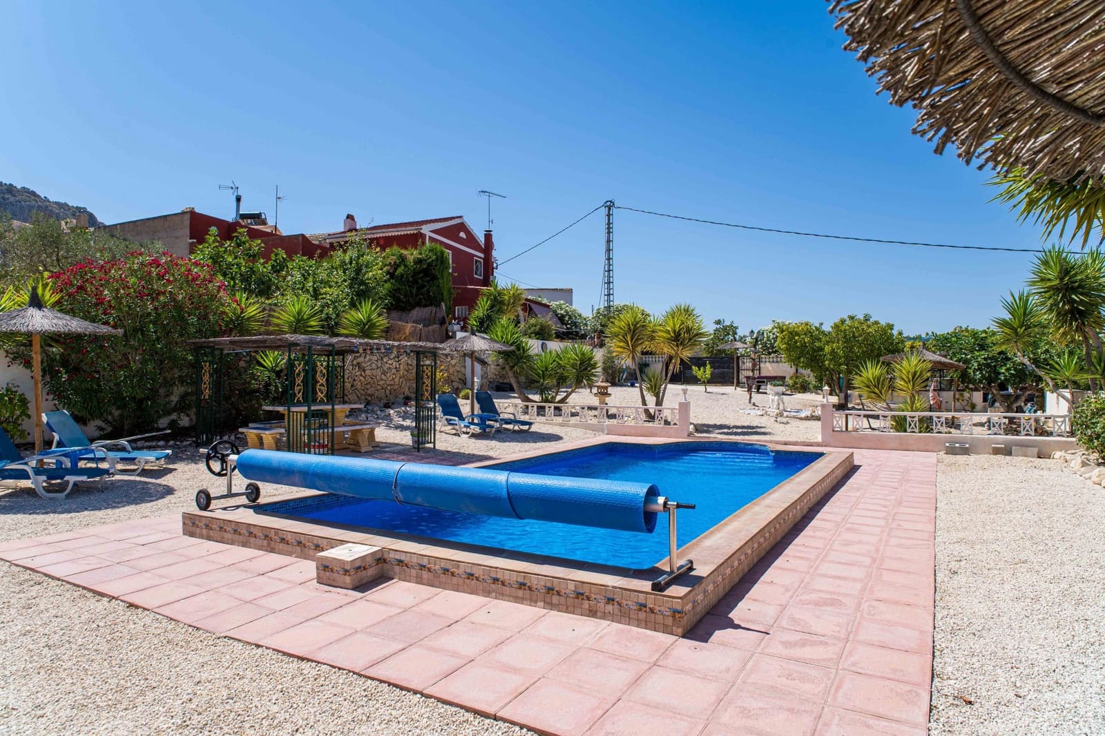 Chalet de 3 habitaciones en Monóvar / Monóver en venta con piscina - 285.000 € (Ref: 10000136)