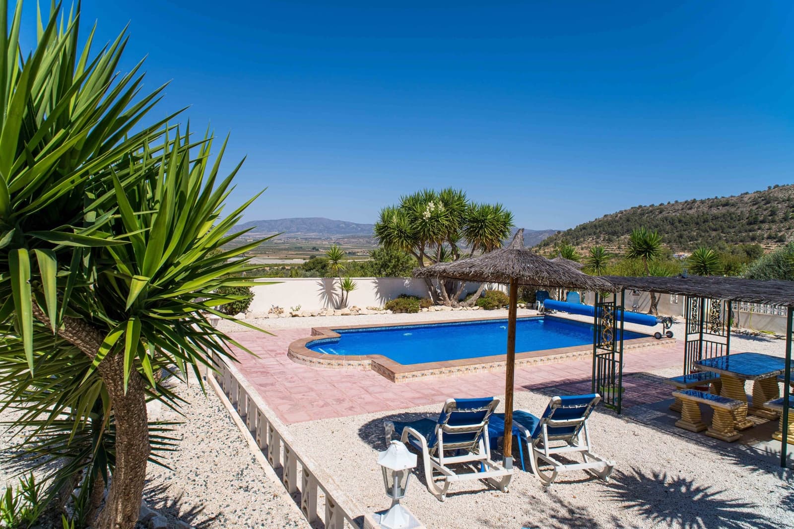 Chalet de 3 habitaciones en Monóvar / Monóver en venta con piscina - 285.000 € (Ref: 10000136)
