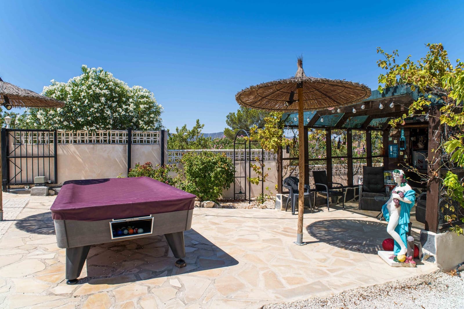 Chalet de 3 habitaciones en Monóvar / Monóver en venta con piscina - 285.000 € (Ref: 10000136)