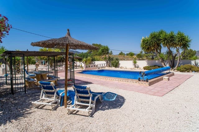 Chalet de 3 habitaciones en Monóvar / Monóver en venta con piscina - 285.000 € (Ref: 10000136)