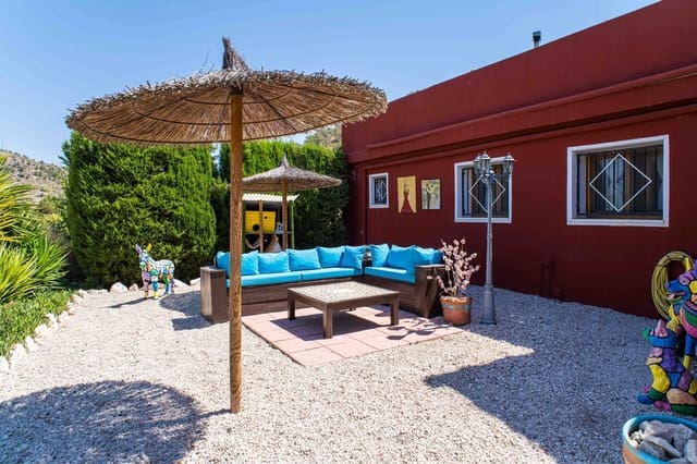 Chalet de 3 habitaciones en Monóvar / Monóver en venta con piscina - 285.000 € (Ref: 10000136)