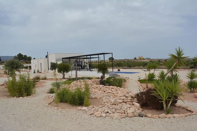 5 soveværelse Villa til salg i Pinoso med swimmingpool - € 679.995 (Ref: 10000137)
