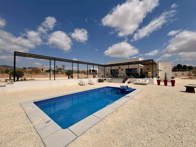5 soveværelse Villa til salg i Pinoso med swimmingpool - € 679.995 (Ref: 10000137)