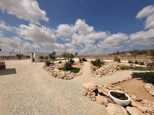 5 soveværelse Villa til salg i Pinoso med swimmingpool - € 679.995 (Ref: 10000137)