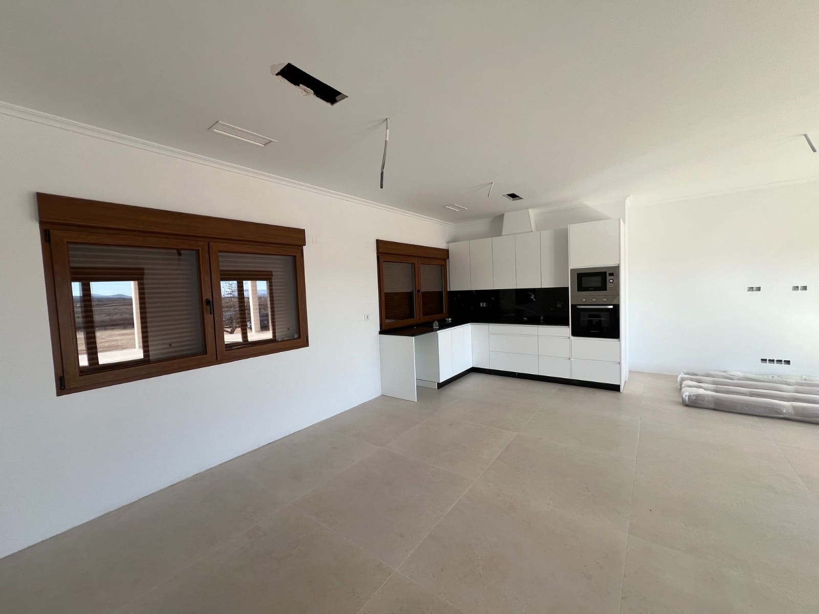 Chalet de 3 habitaciones en Pinoso en venta con piscina garaje - 389.000 € (Ref: 10019576)