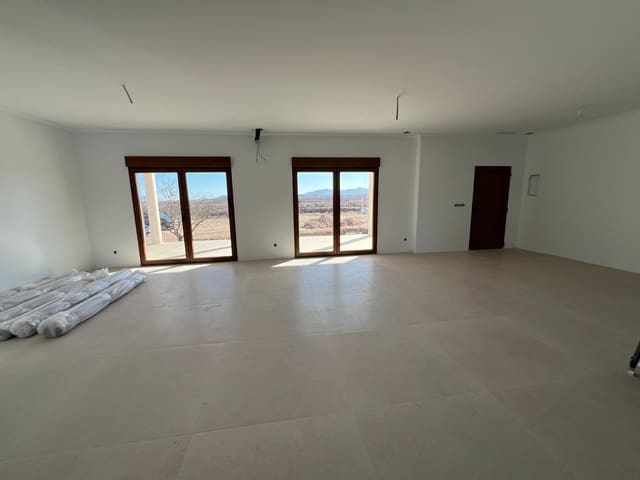Chalet de 3 habitaciones en Pinoso en venta con piscina garaje - 389.000 € (Ref: 10019576)