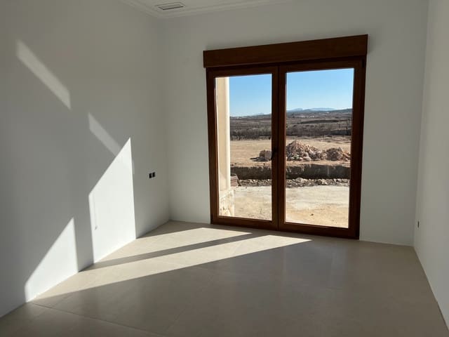 Chalet de 3 habitaciones en Pinoso en venta con piscina garaje - 389.000 € (Ref: 10019576)