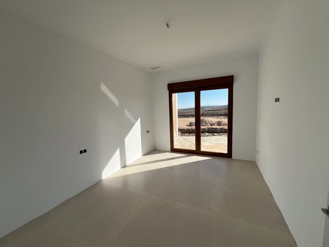 Chalet de 3 habitaciones en Pinoso en venta con piscina garaje - 389.000 € (Ref: 10019576)