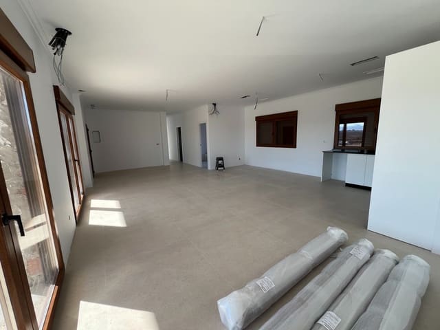Chalet de 3 habitaciones en Pinoso en venta con piscina garaje - 389.000 € (Ref: 10019576)