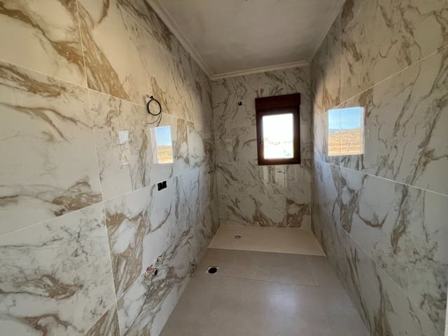 Chalet de 3 habitaciones en Pinoso en venta con piscina garaje - 389.000 € (Ref: 10019576)