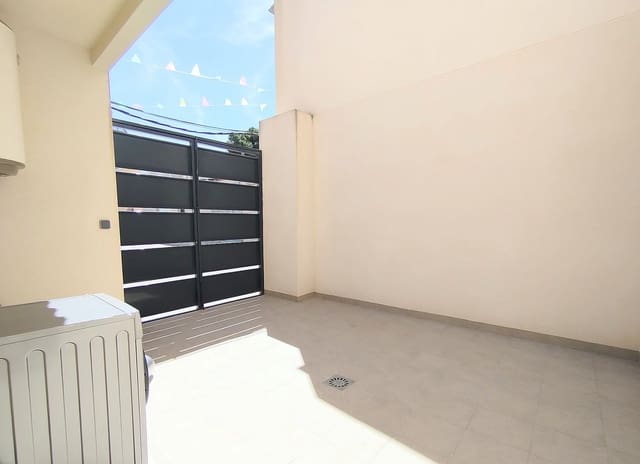Casa de 3 habitaciones en Pinoso en venta con piscina - 215.000 € (Ref: 10019578)