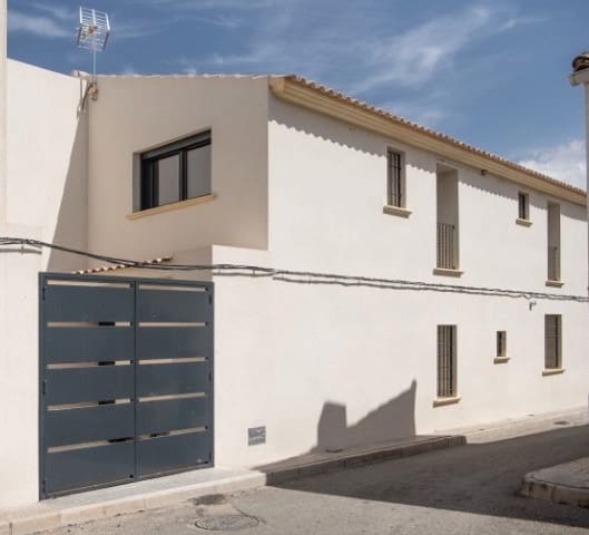 Casa de 3 habitaciones en Pinoso en venta con piscina - 215.000 € (Ref: 10019578)