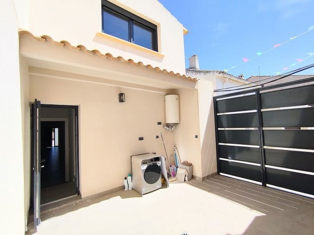 Casa de 3 habitaciones en Pinoso en venta con piscina - 215.000 € (Ref: 10019578)