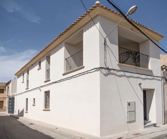 Casa de 3 habitaciones en Pinoso en venta con piscina - 215.000 € (Ref: 10019578)