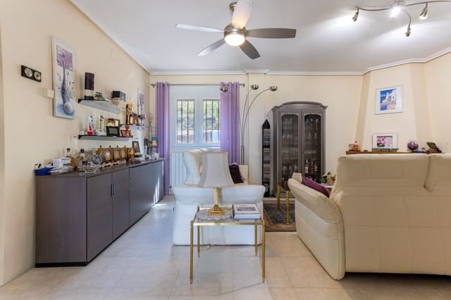 Chalet de 4 habitaciones en La Zarza, Pinoso en venta con piscina - 385.000 € (Ref: 10019582)