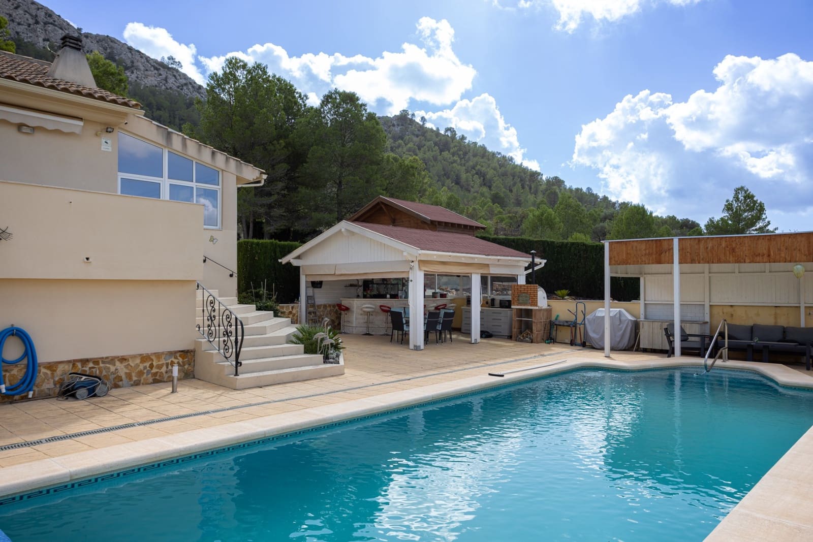Chalet de 4 habitaciones en La Zarza en venta con piscina - 385.000 € (Ref: 10019582)