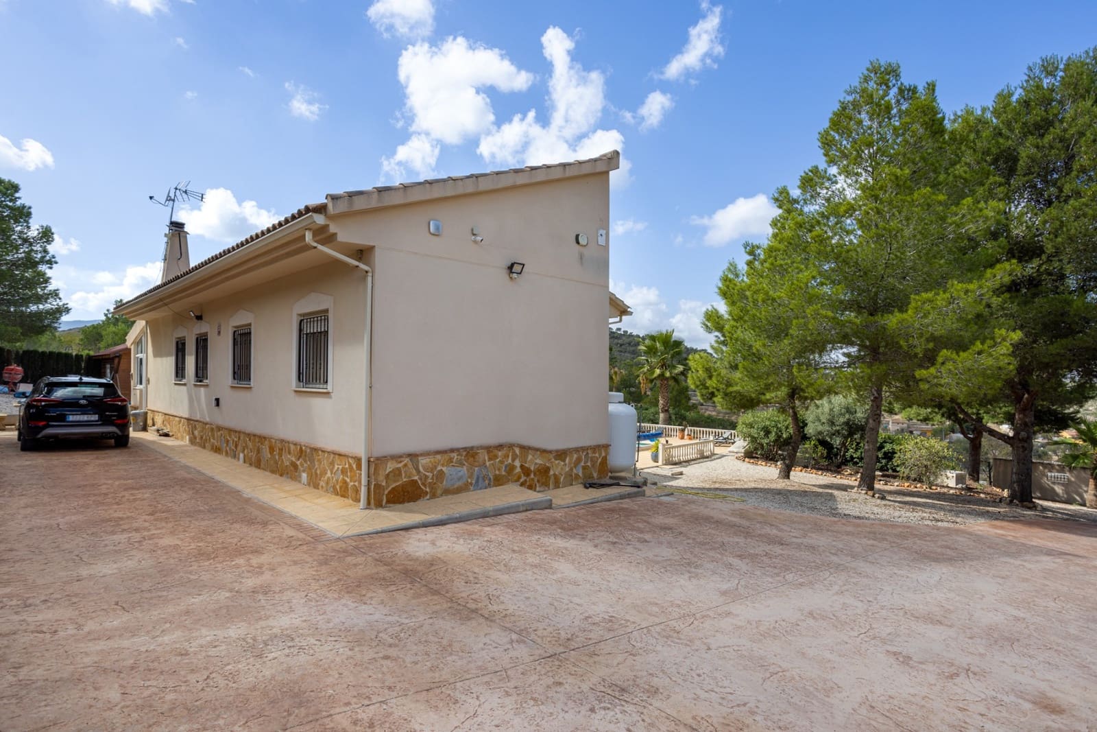 Chalet de 4 habitaciones en La Zarza en venta con piscina - 385.000 € (Ref: 10019582)