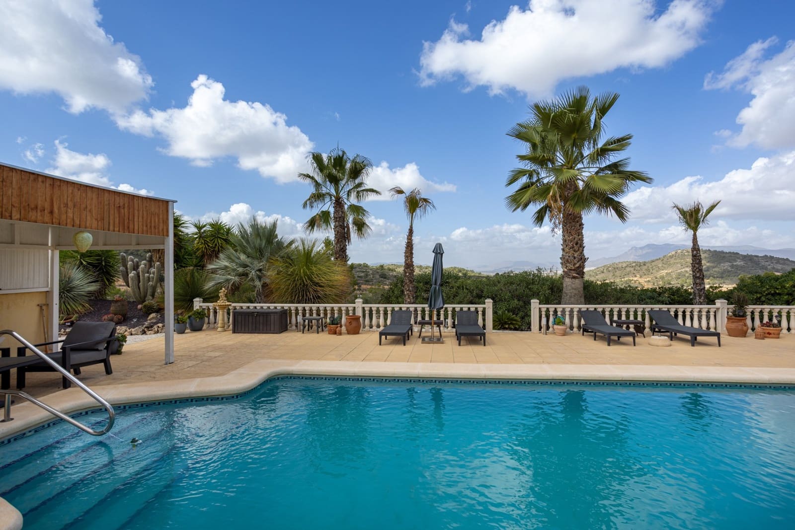 Chalet de 4 habitaciones en La Zarza en venta con piscina - 385.000 € (Ref: 10019582)