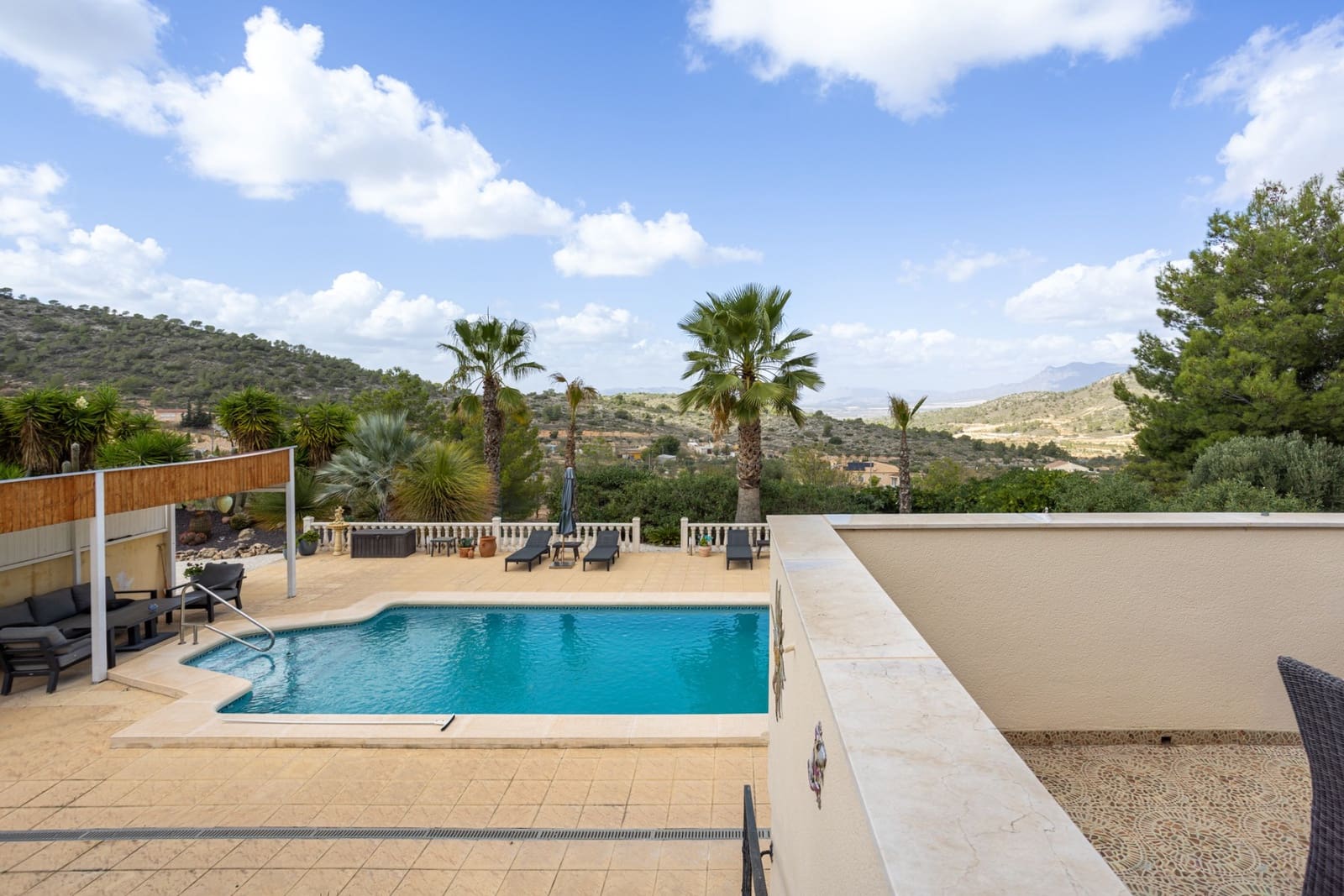 Chalet de 4 habitaciones en La Zarza en venta con piscina - 385.000 € (Ref: 10019582)