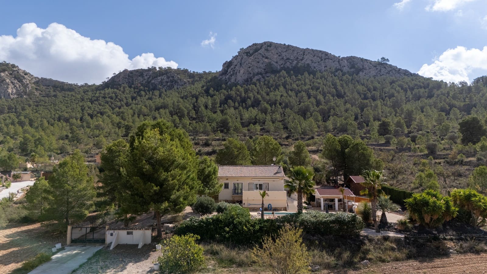 Chalet de 4 habitaciones en La Zarza en venta con piscina - 385.000 € (Ref: 10019582)