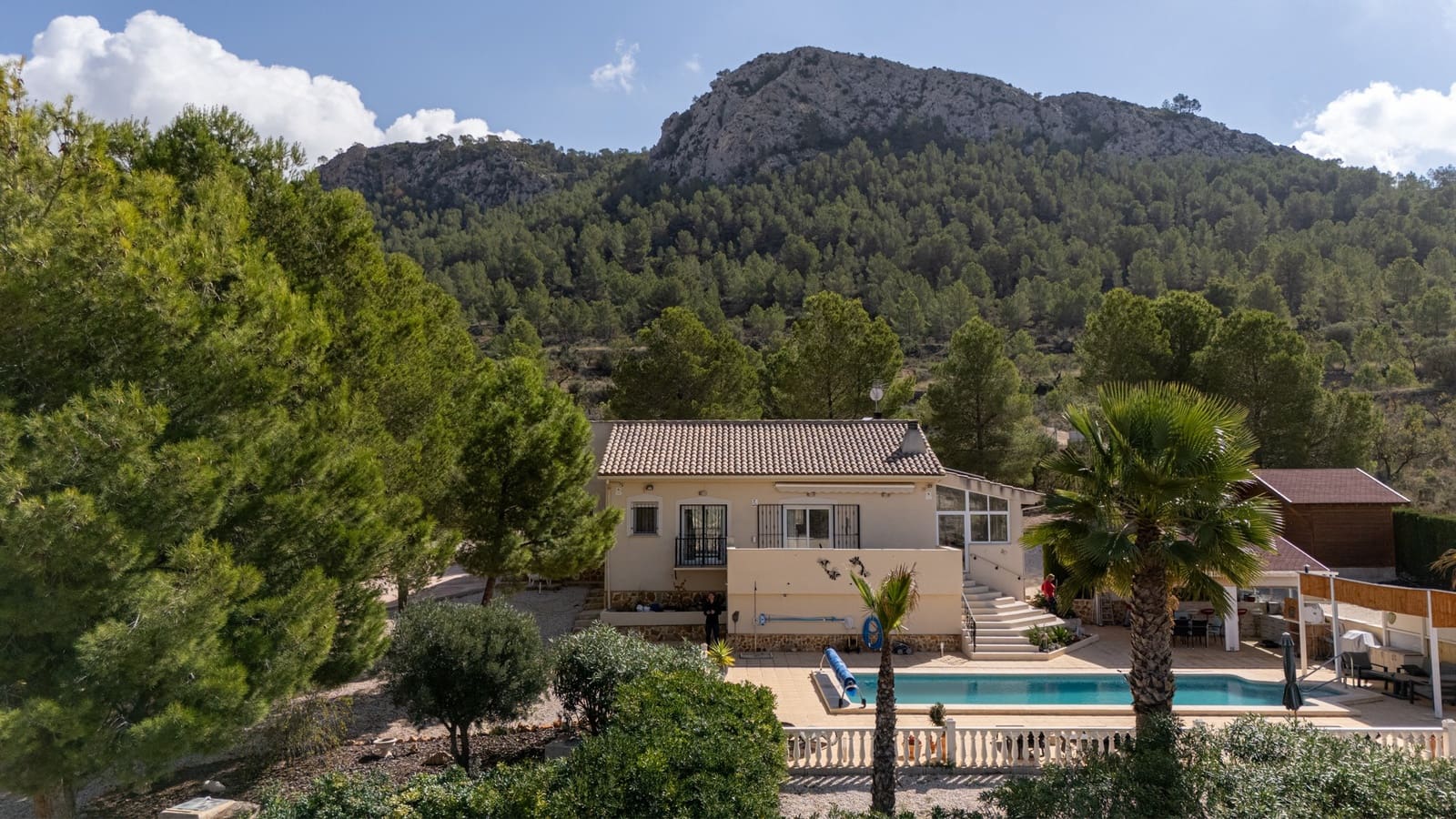 Chalet de 4 habitaciones en La Zarza en venta con piscina - 385.000 € (Ref: 10019582)