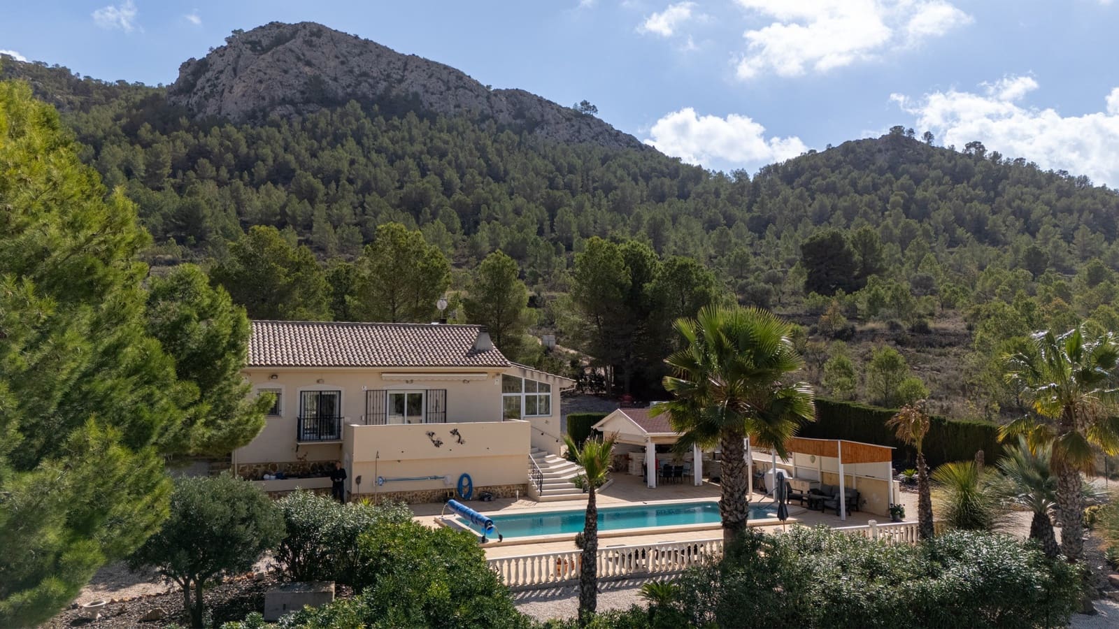 Chalet de 4 habitaciones en La Zarza en venta con piscina - 385.000 € (Ref: 10019582)