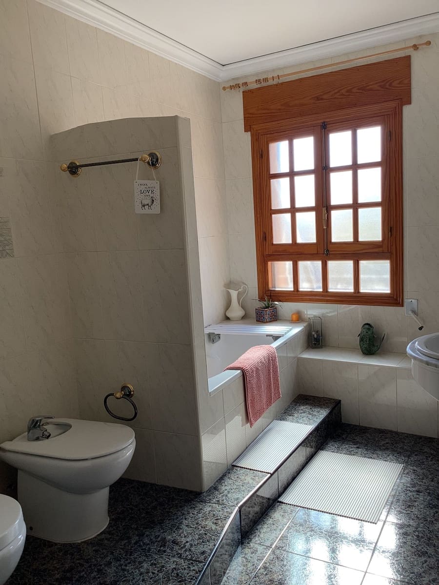 Casa de 4 habitaciones en Hondón de las Nieves en venta con piscina garaje - 235.000 € (Ref: 10039426)