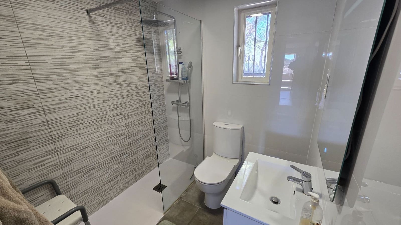 4 sypialnia Willa na sprzedaż w Sax z basenem garażem - 260 000 € (Ref: 10048392)