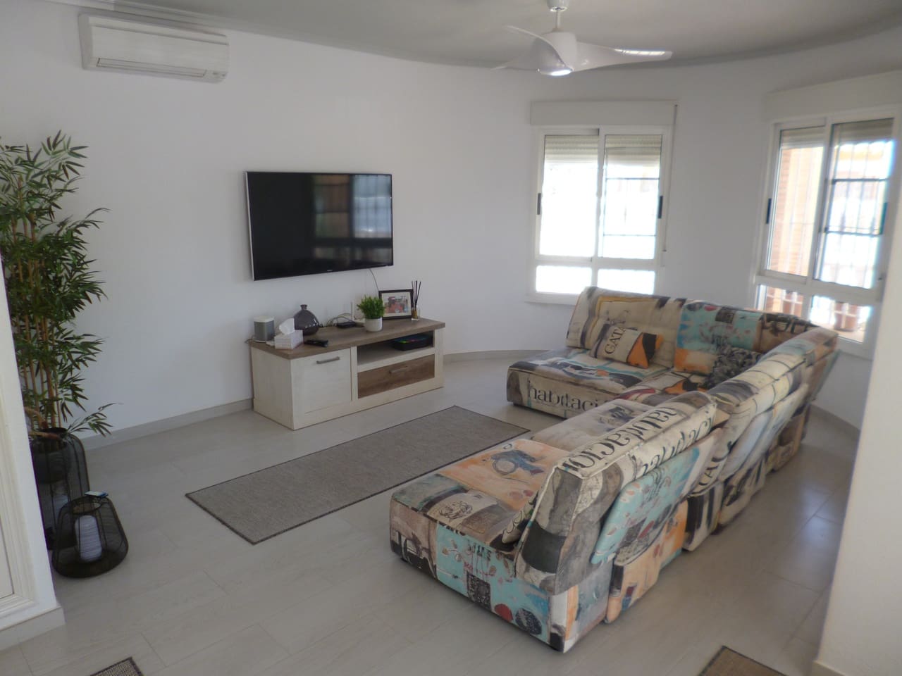 Chalet de 4 habitaciones en Pilar de la Horadada en venta con piscina - 395.000 € (Ref: 10130293)