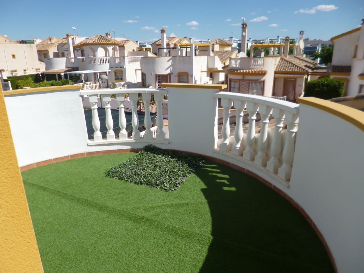 Chalet de 4 habitaciones en Pilar de la Horadada en venta con piscina - 395.000 € (Ref: 10130293)