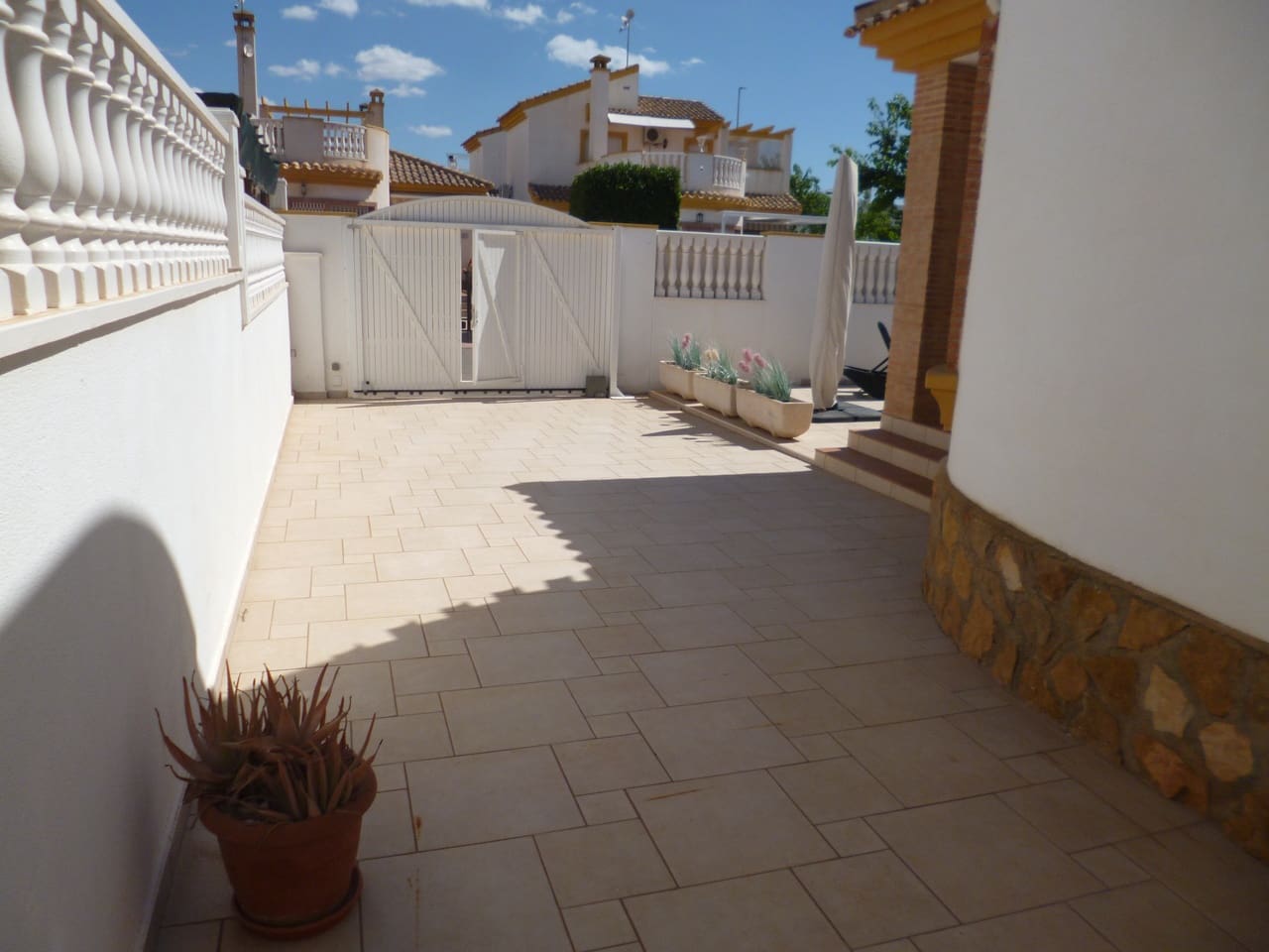 Chalet de 4 habitaciones en Pilar de la Horadada en venta con piscina - 395.000 € (Ref: 10130293)