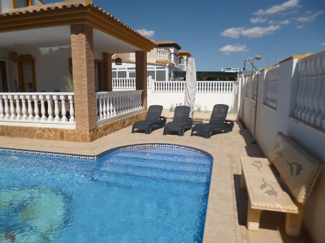 Chalet de 4 habitaciones en Pilar de la Horadada en venta con piscina - 395.000 € (Ref: 10130293)