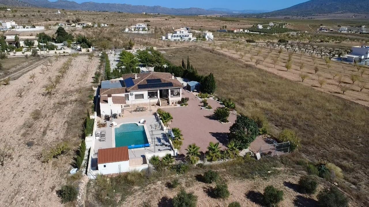 4 soverom Villa til salgs i Pinoso med svømmebasseng garasje - € 499 995 (Ref: 10166806)