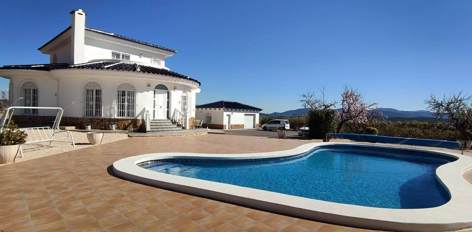 4 bedroom Villa for sale in Pinoso with pool garage - € 475,000 (Ref: 7599396)