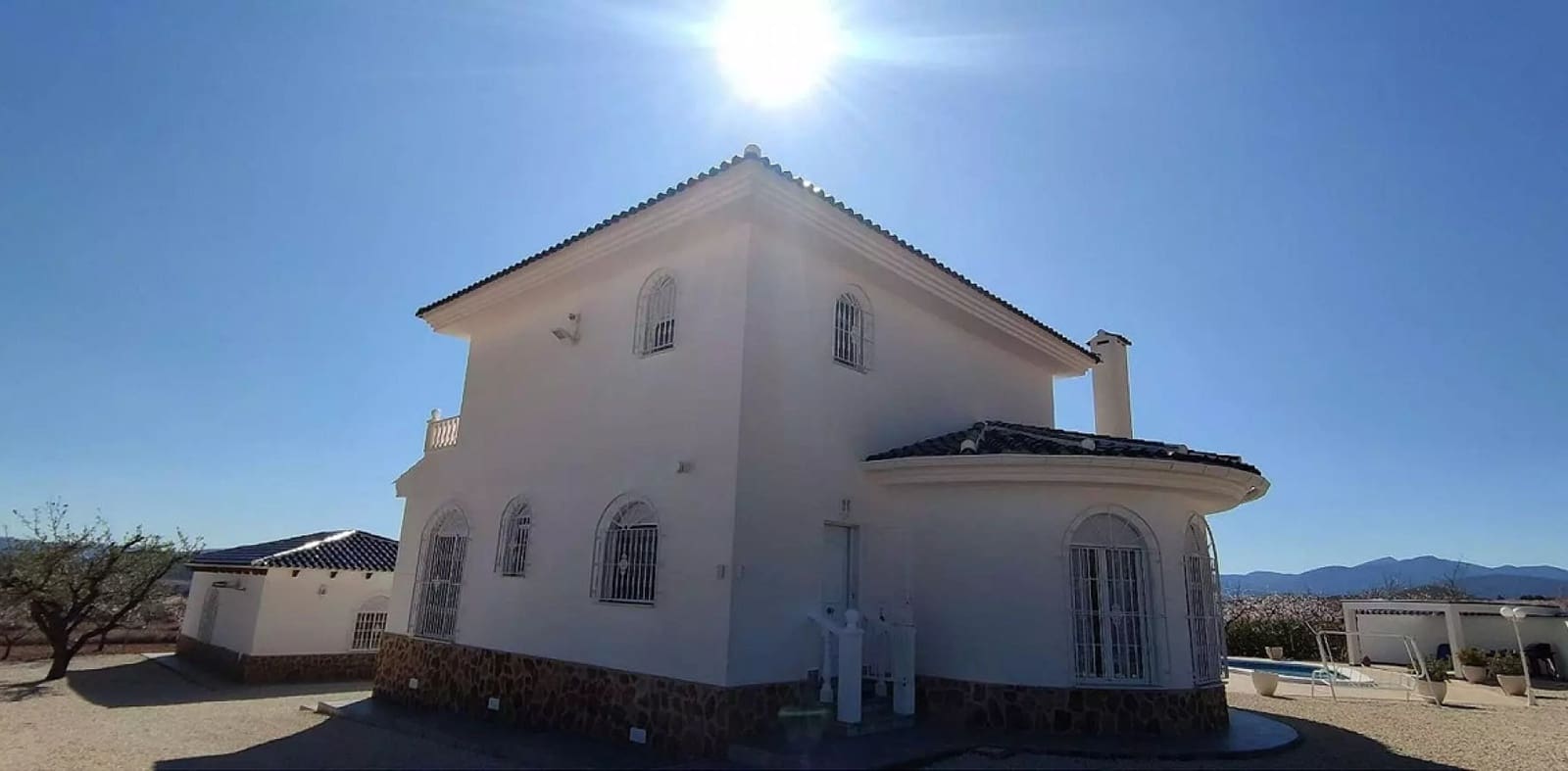 4 bedroom Villa for sale in Pinoso with pool garage - € 475,000 (Ref: 7599396)