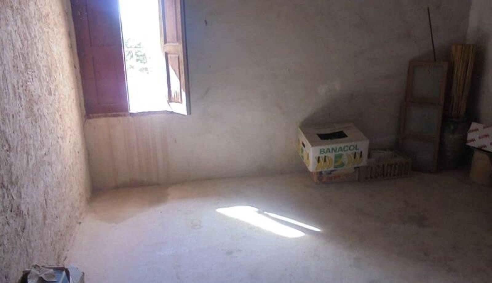 6 bedroom Finca/Country House for sale in La Romana with pool garage - € 79,995 (Ref: 7604363)