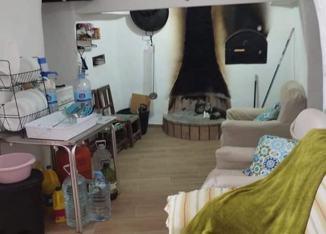 3 bedroom Cave House for sale in La Romana with pool - € 99,000 (Ref: 8211110)